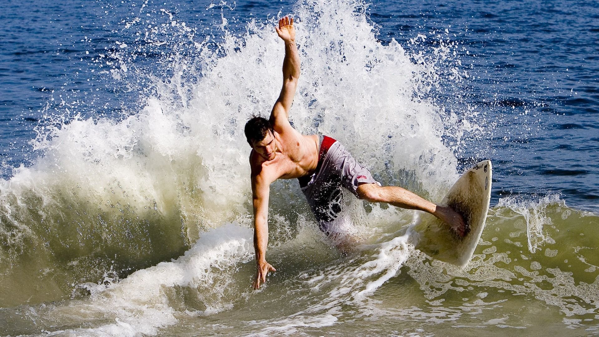 FB体育在线-当北欧风暴席卷伊比利亚，厄德高在国家德比的艺术接管与德国铁骑横扫马德里的战术启示