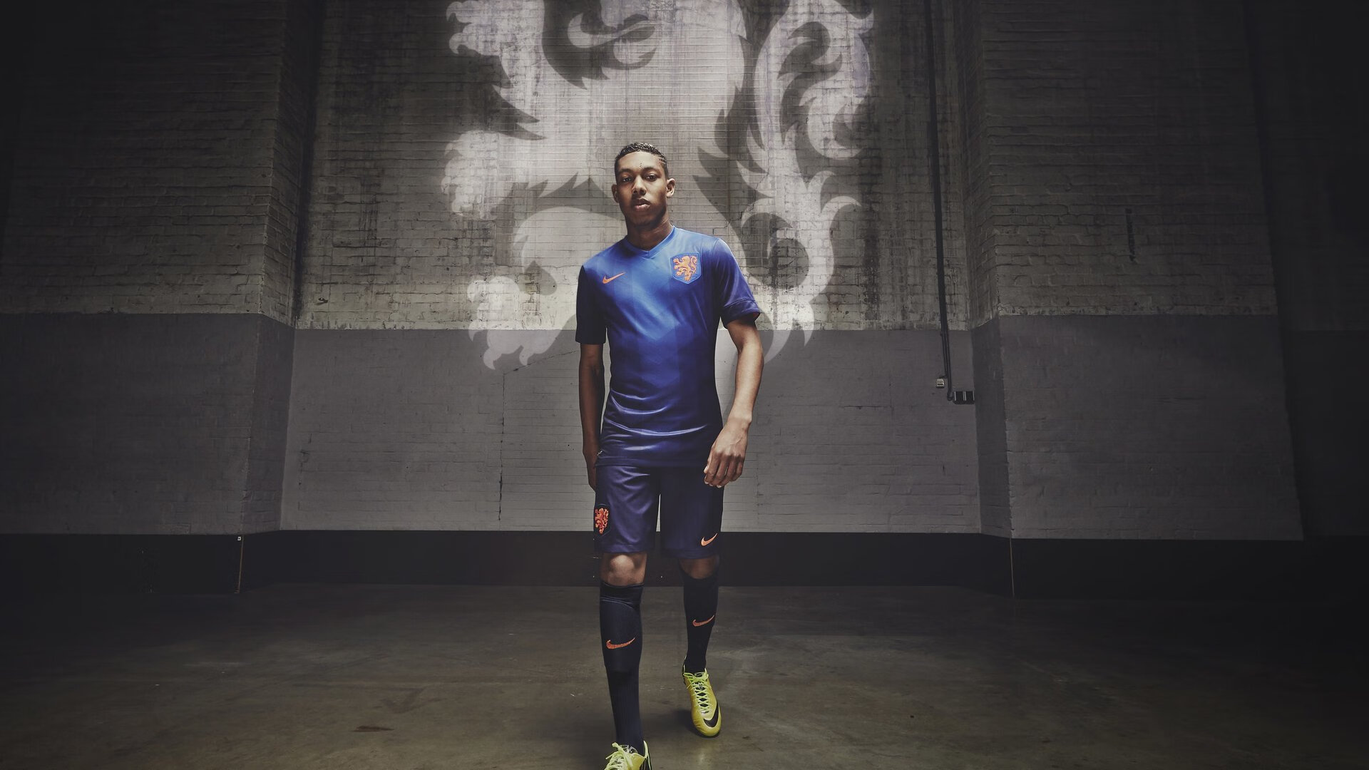 奥亚尔萨瓦尔导演罗马式征服,战术碾压铸就安菲尔德之夜